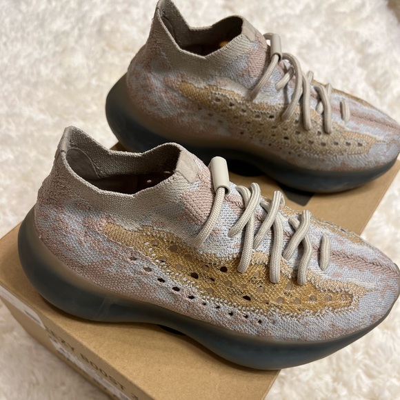 Adidas Yeezy Boost 380 - Picture 2 of 5
